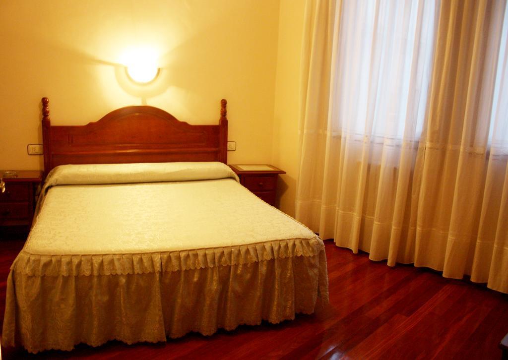 Pension Residencia Buenos Aires Vigo Exterior photo